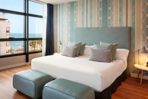 Suite Junior Deluxe del hotel Catalonia Málaga. Foto 3