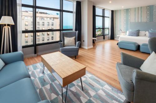 Suite Junior Deluxe del hotel Catalonia Málaga. Foto 4