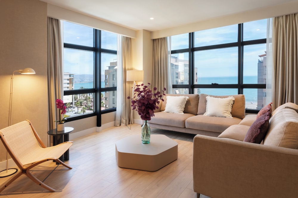 Suite junior (Deluxe) del hotel Catalonia Málaga