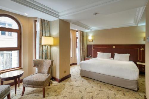 Habitación Premium con acceso al salón - 1 cama extragrande - Para fumadores del hotel Crowne Plaza Istanbul - Old City, An Ihg. Foto 3