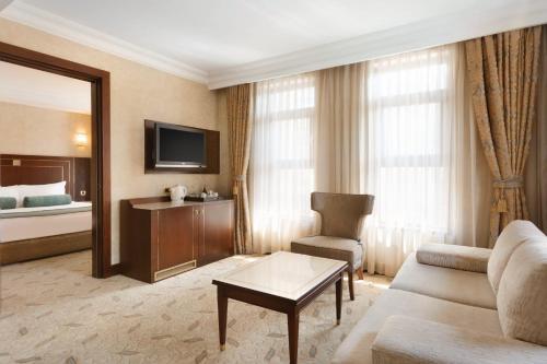 Suite 1 Cama king 1 habitación Vista ciudad del hotel Crowne Plaza Istanbul - Old City, An Ihg. Foto 1
