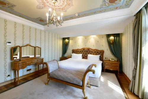 Suite de 1 dormitorio para no fumadores - 1 cama extragrande del hotel Crowne Plaza Istanbul - Old City, An Ihg. Foto 8