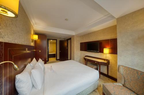 Suite Junior con cama grande - no fumadores del hotel Crowne Plaza Istanbul - Old City, An Ihg. Foto 2