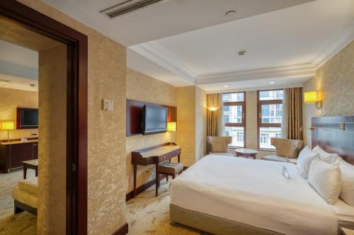 Suite Junior con cama grande - no fumadores del hotel Crowne Plaza Istanbul - Old City, An Ihg. Foto 3