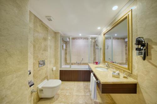 Suite Junior con cama grande - no fumadores del hotel Crowne Plaza Istanbul - Old City, An Ihg. Foto 5