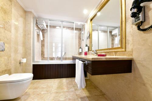 Suite Junior con cama grande - fumadores del hotel Crowne Plaza Istanbul - Old City, An Ihg. Foto 1