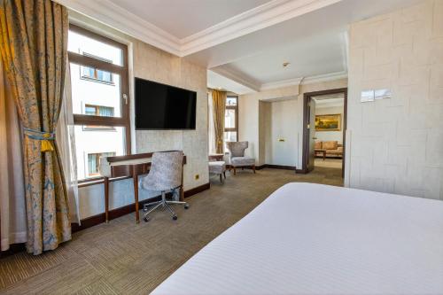 Suite Junior con cama grande - fumadores del hotel Crowne Plaza Istanbul - Old City, An Ihg. Foto 2