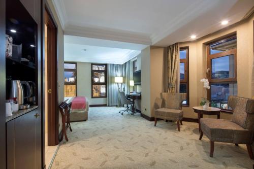 Suite Junior con cama grande - fumadores del hotel Crowne Plaza Istanbul - Old City, An Ihg. Foto 3