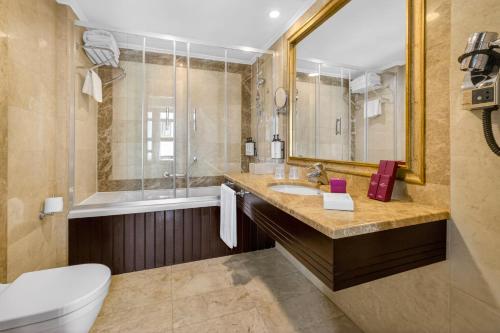 Suite Junior con cama grande - fumadores del hotel Crowne Plaza Istanbul - Old City, An Ihg. Foto 4