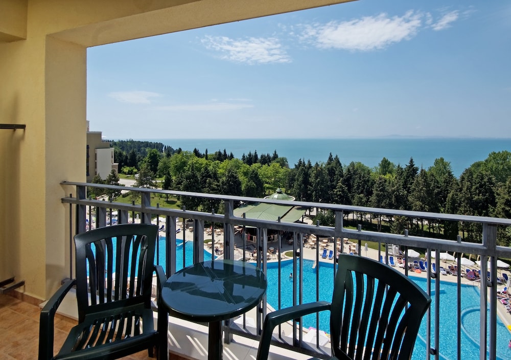 Habitación Familiar Vistas al Mar del hotel Sol Nessebar Palace - All Inclusive. Foto 3