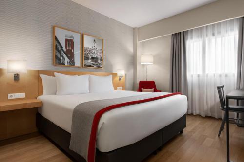 Habitación con 2 camas individuales y 1 cama plegable - No fumadores del hotel Ramada By Wyndham Madrid Getafe