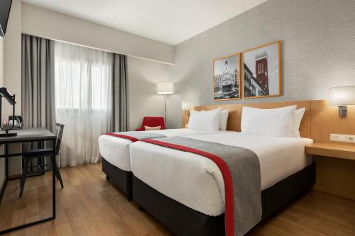 Habitación Doble - No fumadores - 2 camas del hotel Ramada By Wyndham Madrid Getafe. Foto 5