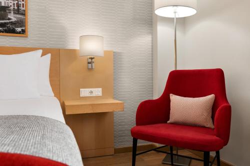 Habitación Doble - No fumadores - 2 camas del hotel Ramada By Wyndham Madrid Getafe. Foto 7
