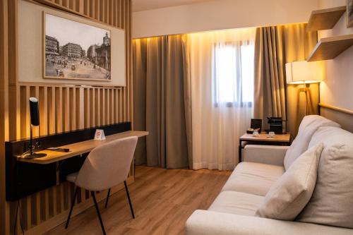 Habitación Doble Superior - No fumadores del hotel Ramada By Wyndham Madrid Getafe. Foto 3