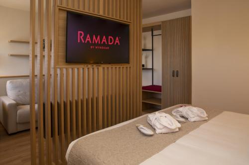 Habitación Doble Superior - No fumadores del hotel Ramada By Wyndham Madrid Getafe. Foto 12