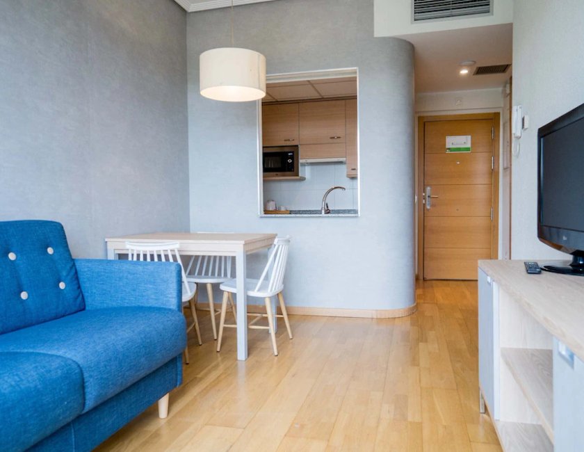 Apartamento 2 Dormitorios Triple + Sofá Cama del hotel Compostela Suites. Foto 1