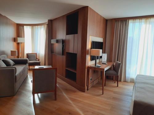 Habitación triple Vista Jardín del hotel Gran Balneario De Puente Viesgo. Foto 4