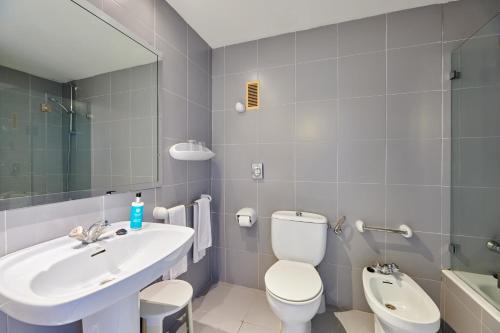 Habitación Doble del hotel AluaSun Cala Antena. Foto 4