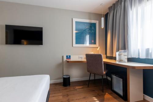 Habitación Doble adaptada para personas con movilidad reducida del hotel Travelodge Málaga Airport. Foto 15