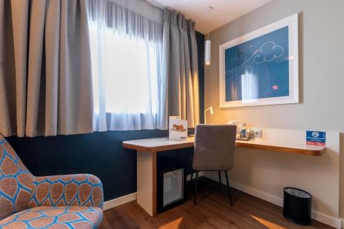 Habitación Doble adaptada para personas con movilidad reducida del hotel Travelodge Málaga Airport. Foto 21
