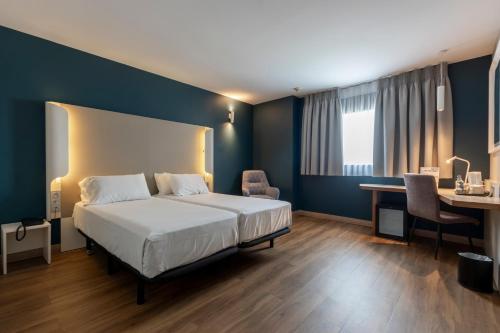 Habitación Doble - 2 camas del hotel Travelodge Málaga Airport. Foto 4