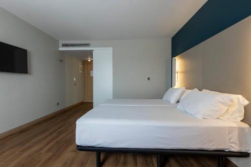 Habitación Doble - 2 camas del hotel Travelodge Málaga Airport. Foto 5