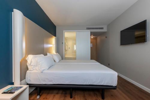 Habitación Doble - 2 camas del hotel Travelodge Málaga Airport. Foto 6