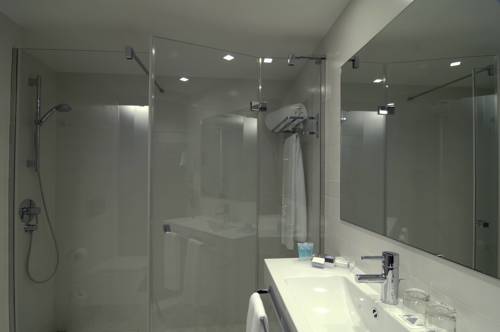 Habitación doble del hotel Ikonik Lex. Foto 2