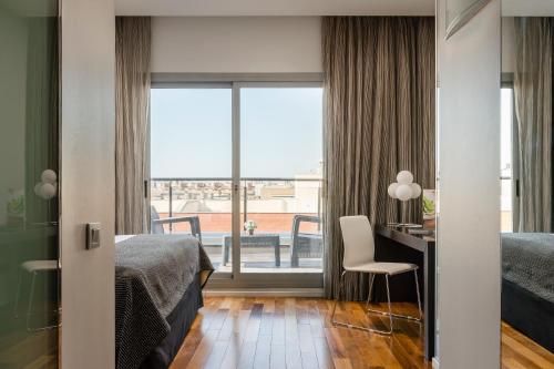 Habitación Doble con terraza del hotel Ikonik Lex. Foto 3