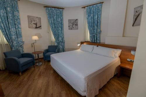 Habitación Doble Confort del hotel Mieres Del Camino. Foto 1