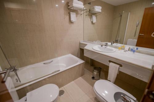 Habitación Doble Confort del hotel Mieres Del Camino. Foto 3