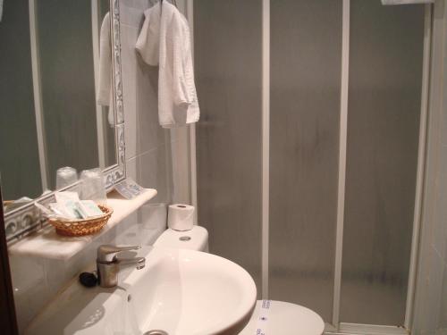 Habitación Individual del hotel Castilla. Foto 1