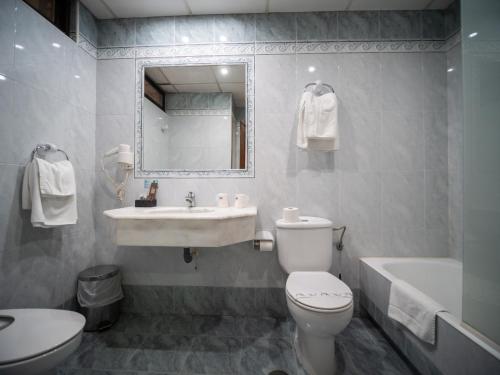 Habitación Triple del hotel Castilla. Foto 1