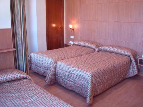 Habitación Triple del hotel Castilla. Foto 2
