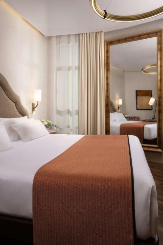 Habitación Superior interior del hotel Nh Collection Madrid Paseo Del Prado. Foto 2