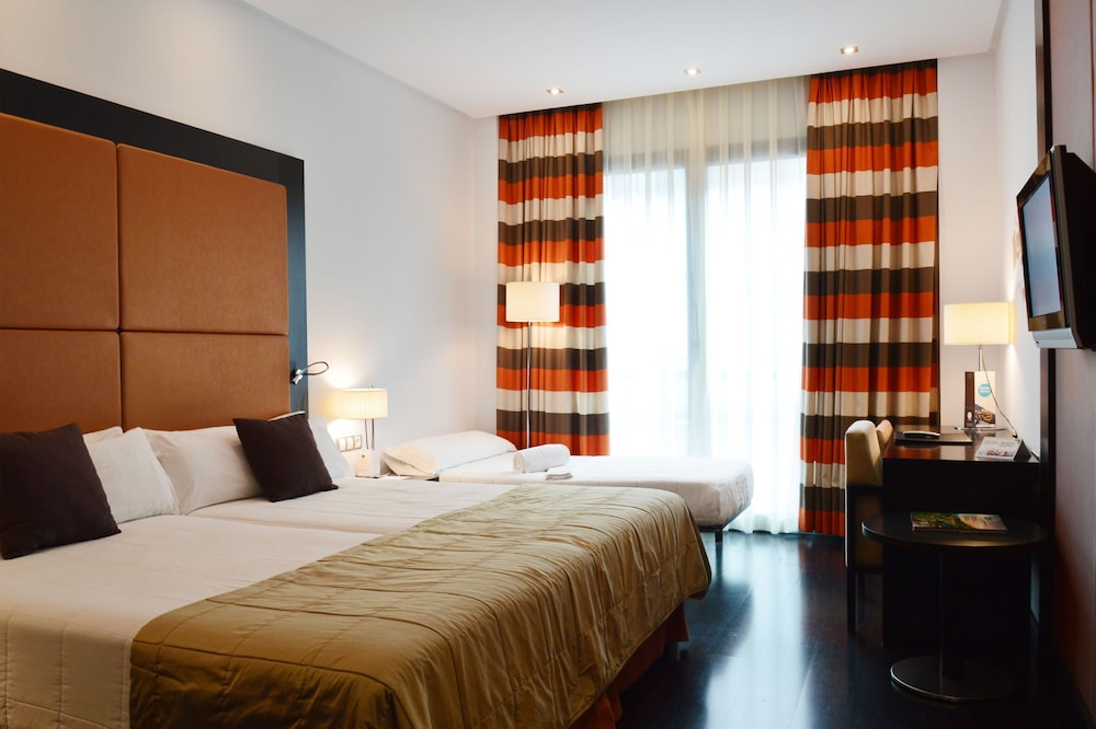 Habitación triple del hotel Gran Don Manuel