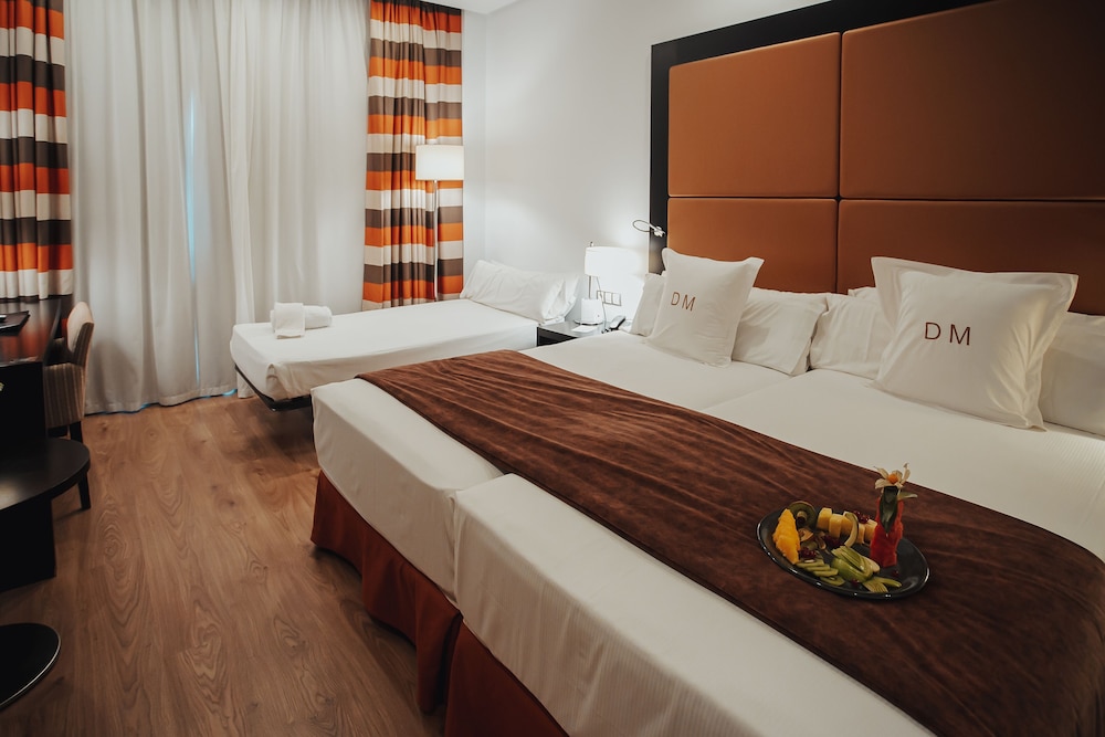 Habitación triple del hotel Gran Don Manuel. Foto 4