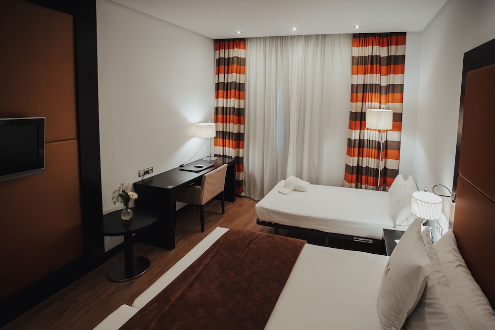 Habitación triple del hotel Gran Don Manuel. Foto 6