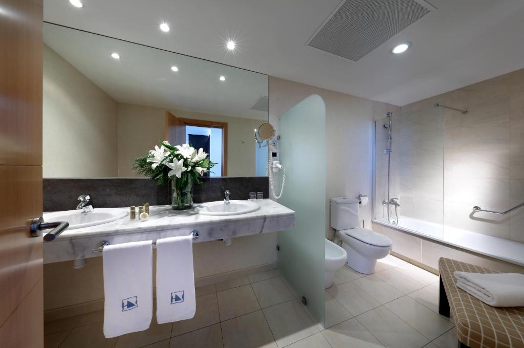 Habitación triple del hotel Eurostars Zaragoza. Foto 1