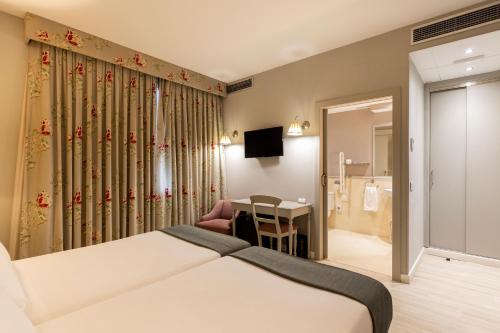 Habitación Doble adaptada para personas con movilidad reducida del hotel Pax Torrelodones. Foto 3