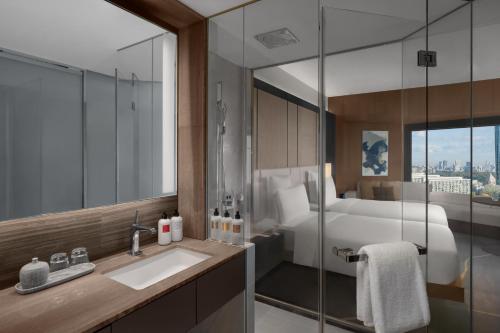 Habitación Premium con 2 camas individuales y acceso al salón Club del hotel Intercontinental Ana Tokyo, An Ihg. Foto 3