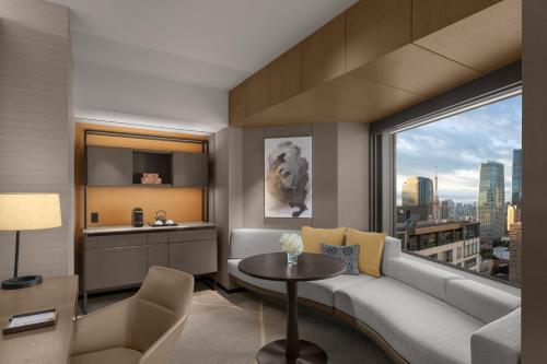 Suite Tsuki con acceso al salón club del hotel Intercontinental Ana Tokyo, An Ihg. Foto 3