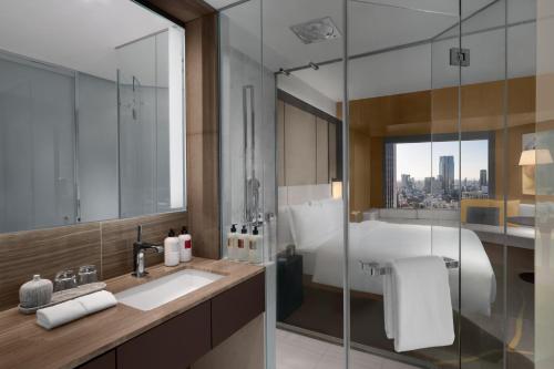 Habitación Clásica con cama extragrande y acceso al club lounge del hotel Intercontinental Ana Tokyo, An Ihg. Foto 4