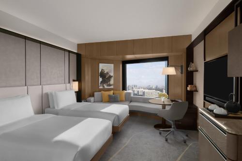 Habitación Premium con 2 camas individuales y acceso al salón Club del hotel Intercontinental Ana Tokyo, An Ihg. Foto 3