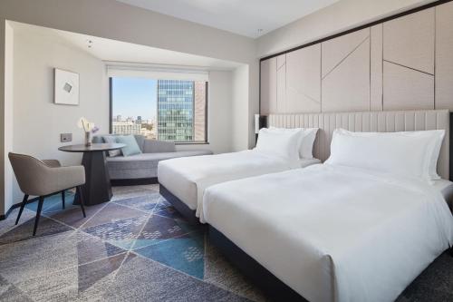 Habitación Doble Premium con 2 camas, bañera y acceso al salón del club del hotel Intercontinental Ana Tokyo, An Ihg. Foto 5