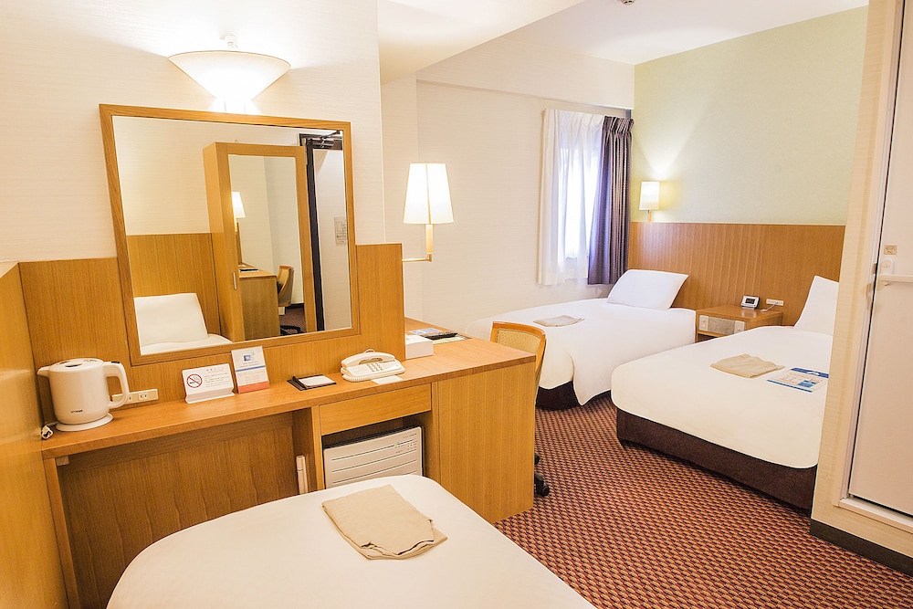 Habitación triple, no fumadores del hotel Hearton Shinsaibashi. Foto 3