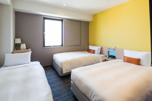 Habitación Triple - No fumadores del hotel Sotetsu Grand Fresa Osaka - Namba. Foto 8