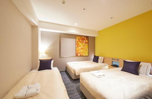 Habitación Triple - No fumadores del hotel Sotetsu Grand Fresa Osaka - Namba. Foto 10