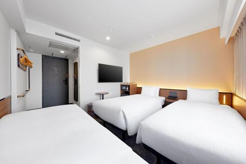 Habitación Triple Renovada - No fumadores del hotel Sotetsu Grand Fresa Osaka - Namba. Foto 1