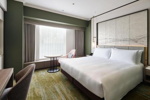 Habitación Estándar - Cama extragrande del hotel Rihga Royal Osaka. Foto 1